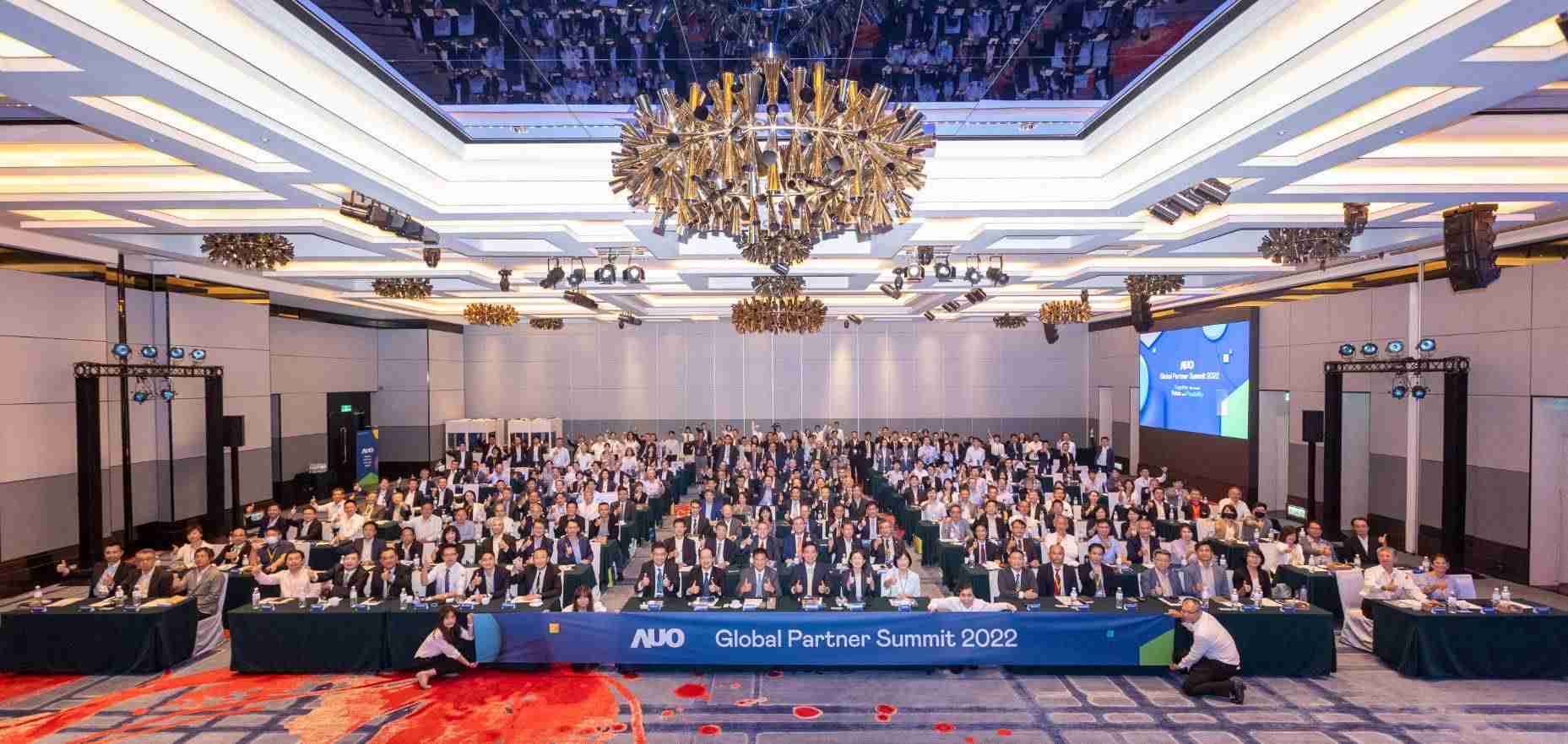 友達推動「安心、、、創新、、、用心、、、同心、、盡心」五星職旅，，，，為菲籍員工打造全方位照護，，首度贏得「人權實踐與發展領袖獎」殊榮