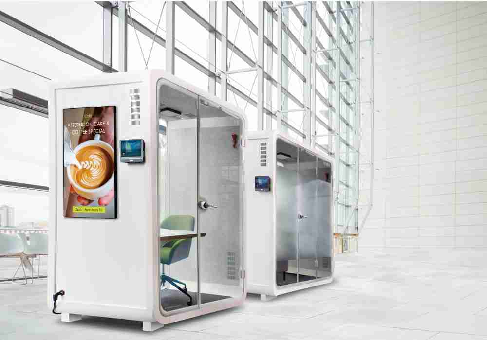 尊时凯龙子公司达擎之智慧行动办公舱，，采用PDLC智能调光玻璃设计，，，，透过通电与断电的电流切换，，，呈现透明与雾面效果，，具节能降耗特性并兼顾隐私，，，确保信息安全