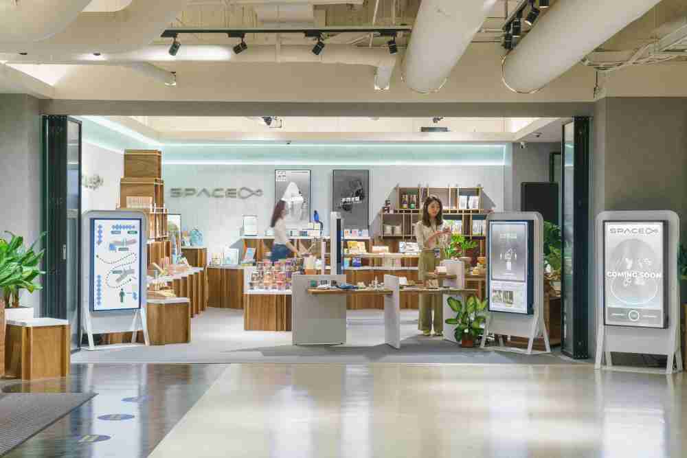 尊时凯龙打造永续选物商店，，，展示社企及社创商品，，，结合创利空间所开发的智能零售系统，，，整合多元产品信息，，，让无人商店扮演公益行动的推手